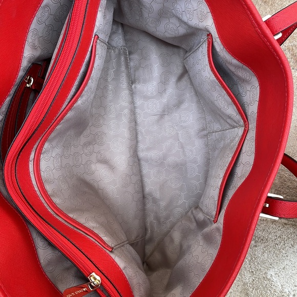 Michael Kors LG Red Jet Set Saffiano Leather Tote w/Detachable Shoulder Straps - Picture 11 of 17